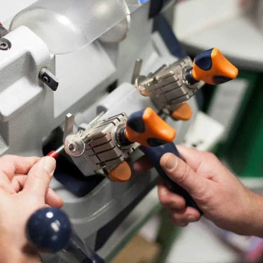 Machine de reproduction de clés utilisée par un serrurier